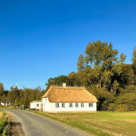 Peaceful Summer House Near Ulvemosehule Forest Σπίτι διακοπών Glamsbjerg